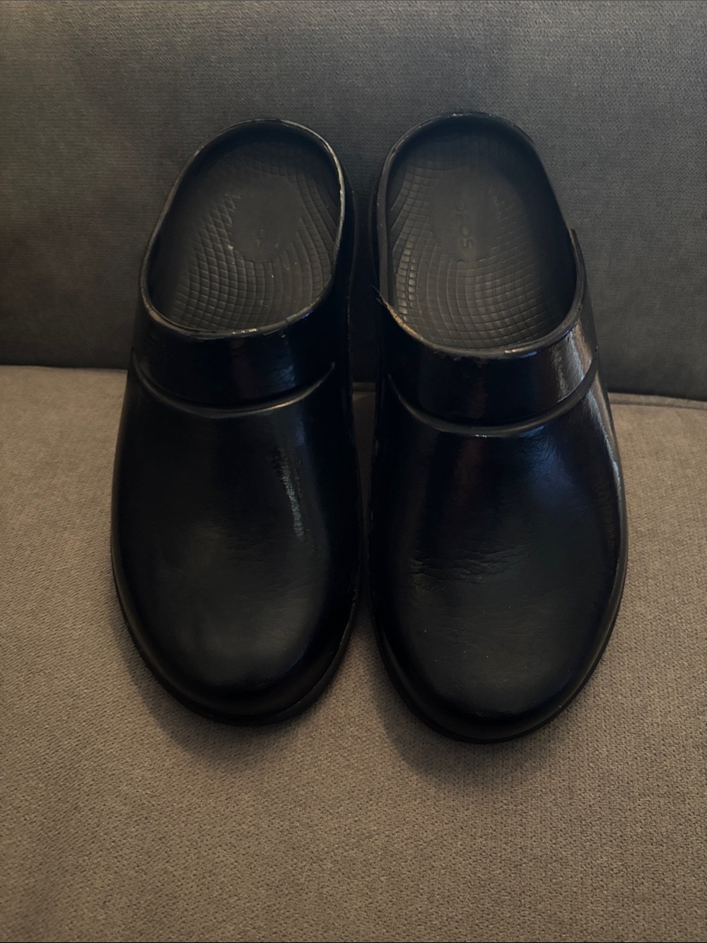 OOFOS Black Slip-On Comfort Clogs Unisex Mens 6 / Womens 8